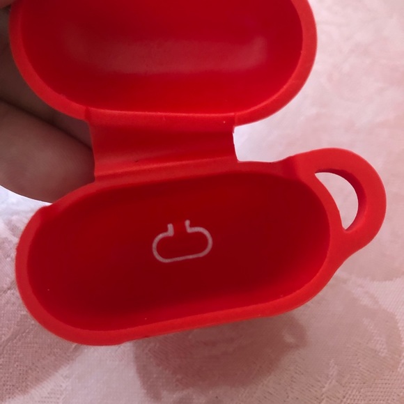 Pom-pom Charm Airpod Case - Picture 2 of 5